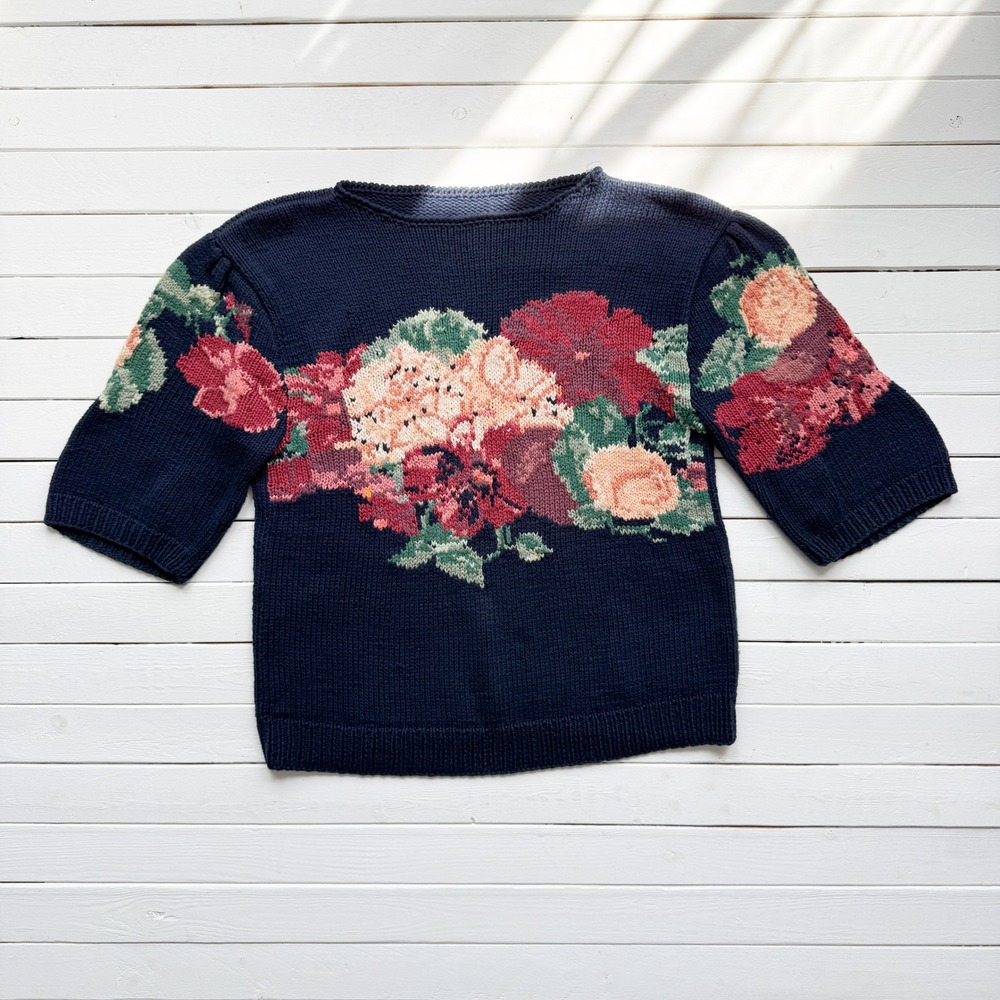 navy blue floral short sleeve hand knit vtg sweater size M